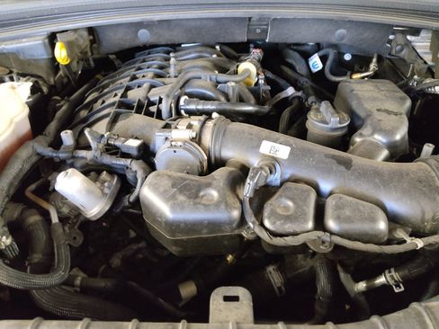 Used 2023 Jeep Grand Cherokee Laredo RWD image 30