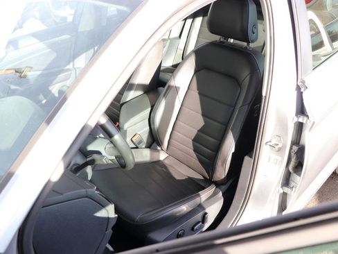 Used 2024 Volkswagen Jetta SE FWD image 11