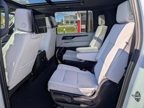 New 2026 Chevrolet Suburban Premier image 13