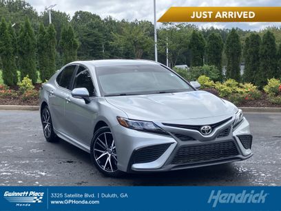 Used 2022 Toyota Camry SE w/ Carpet Mat Package (TMS)