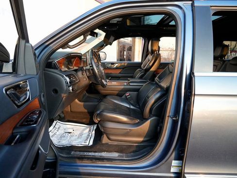 Used 2019 Lincoln Navigator Select image 26