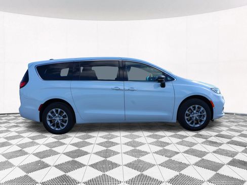 New 2026 Chrysler Pacifica Limited AWD/4WD image 12