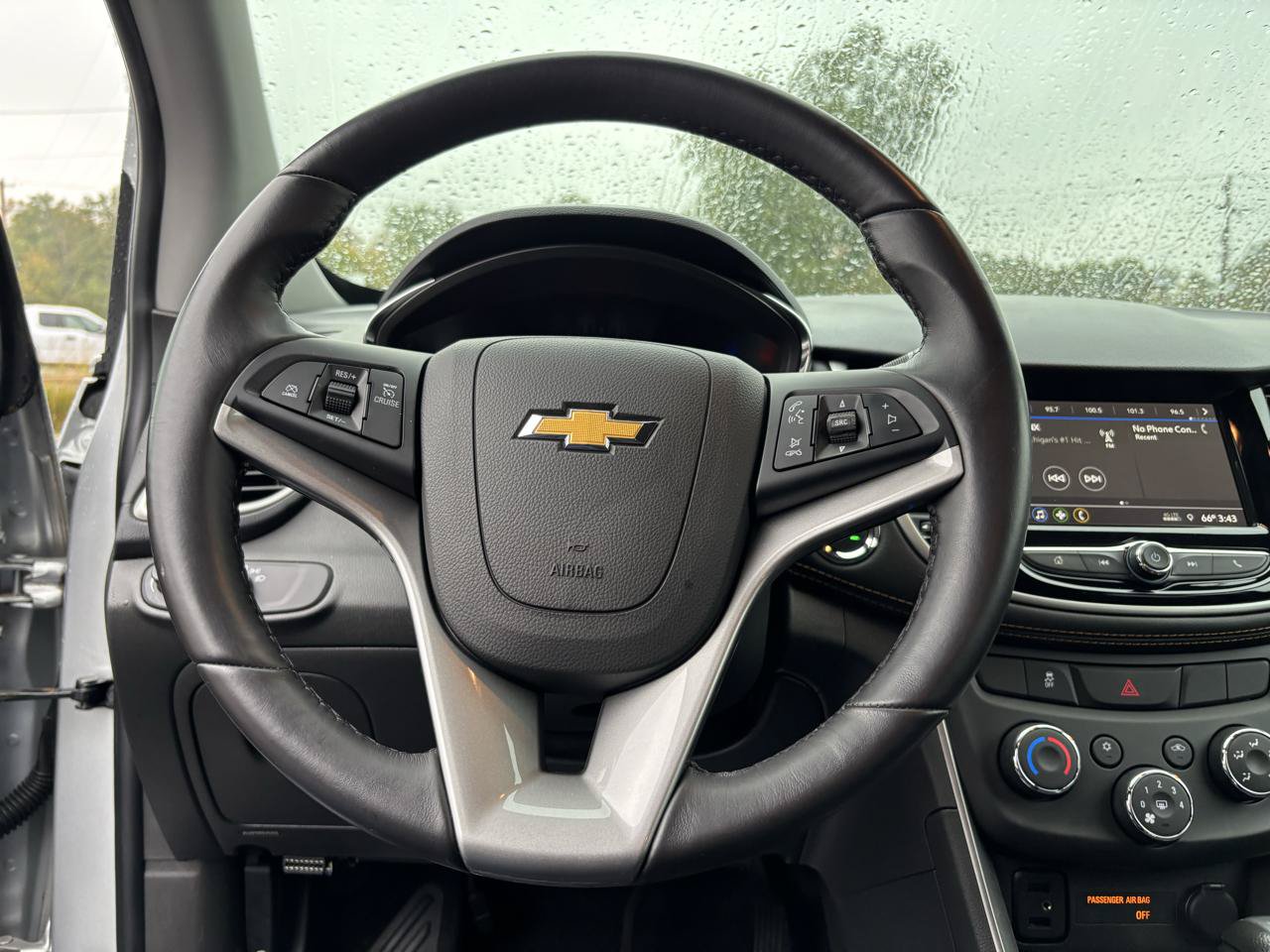 Used 2019 Chevrolet Trax LT w/ LT Convenience Package FWD image 19
