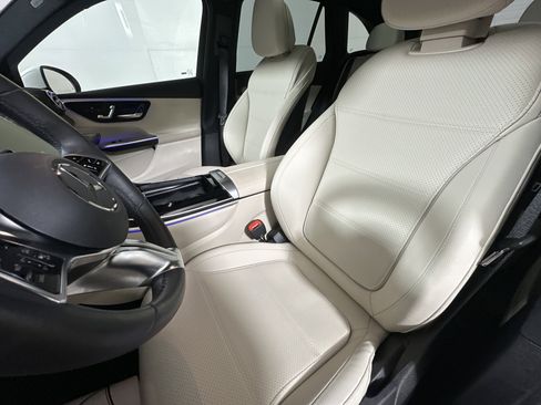 Used 2025 Mercedes-Benz GLC 300 4MATIC image 9