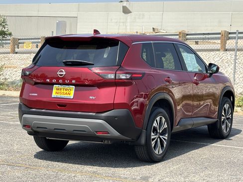 Used 2023 Nissan Rogue SV FWD image 3