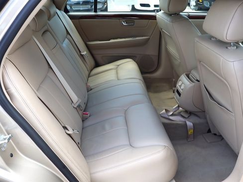Used 2006 Cadillac DTS w/ Trunk Convenience Package FWD image 23
