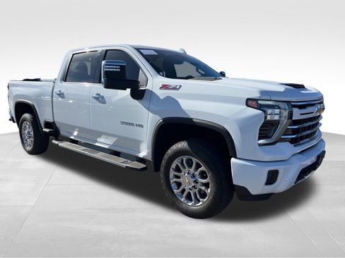 Used 2024 Chevrolet Silverado 3500 LTZ w/ LTZ Plus Package image 3