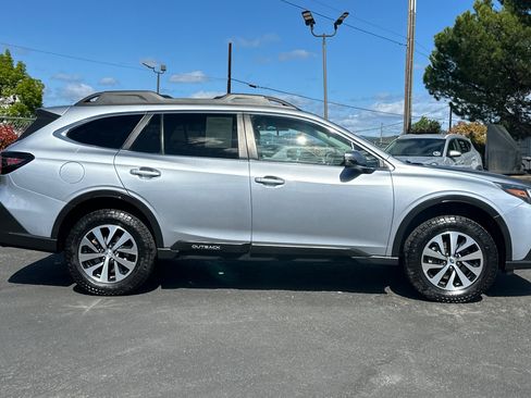 Used 2022 Subaru Outback Premium image 3