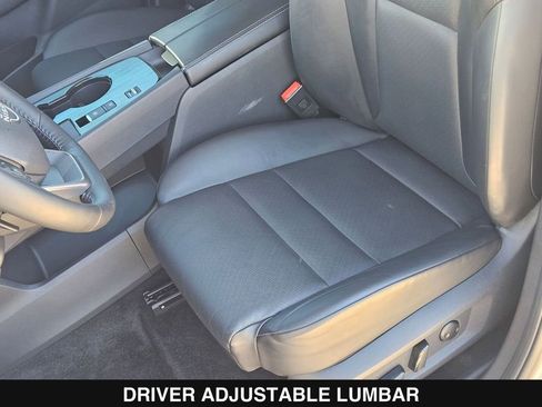 Used 2025 Nissan Rogue SV w/ SV Premium Package image 16