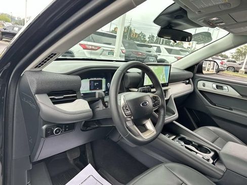 Used 2025 Ford Explorer Active w/ Active Comfort Package AWD/4WD image 9