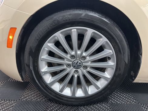 Used 2019 Volkswagen Beetle 2.0T SE image 37