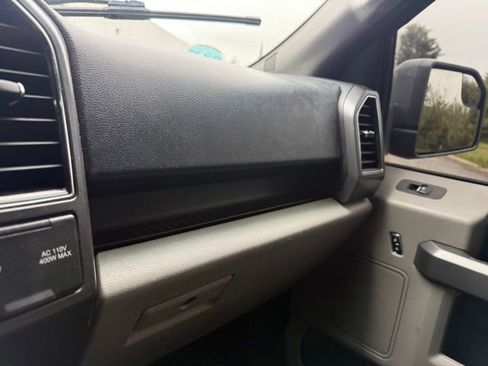 Used 2017 Ford F150 XLT w/ Equipment Group 302A Luxury AWD/4WD image 29