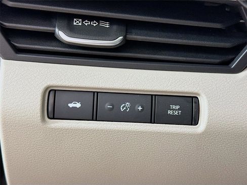 Used 2024 Nissan Altima 2.5 SV AWD/4WD image 14