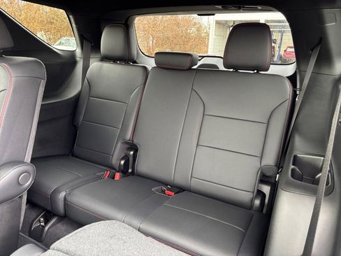 Used 2025 Chevrolet Traverse RS image 28
