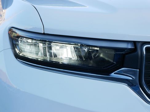 Used 2023 Jeep Grand Cherokee Laredo w/ Luxury Tech Group I image 16