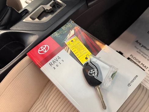 Used 2013 Toyota RAV4 XLE AWD/4WD image 38