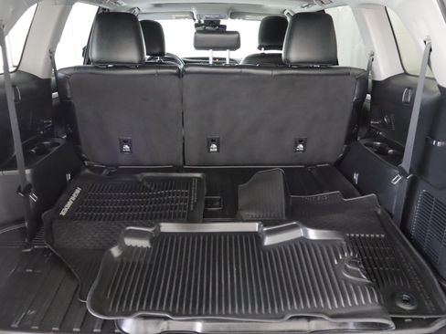 Used 2019 Toyota Highlander XLE AWD/4WD image 22