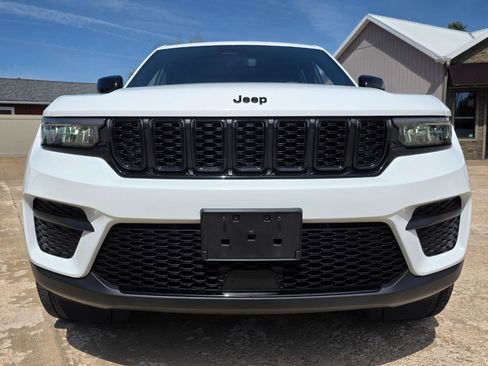 Used 2023 Jeep Grand Cherokee Altitude AWD/4WD image 26
