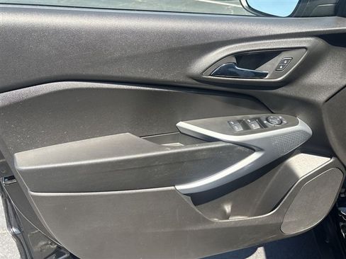 Used 2025 Chevrolet Trax LS w/ LS Convenience Package FWD image 20