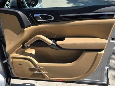 Used 2018 Porsche Cayenne Platinum Edition AWD/4WD image 14