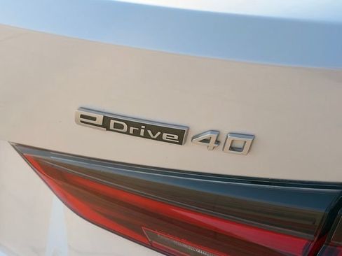Used 2023 BMW i4 eDrive40 RWD image 8