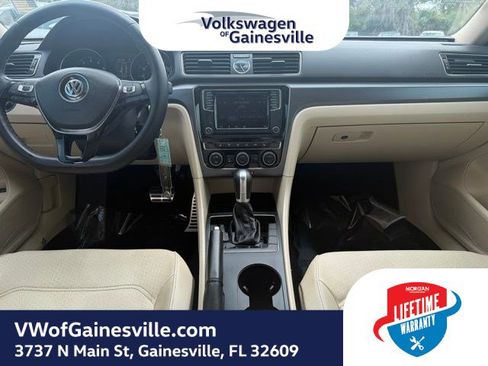 Used 2017 Volkswagen Passat 1.8T R-Line image 11
