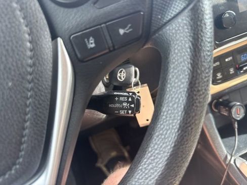 Used 2018 Toyota Corolla LE w/ Carpet Mat Package (TMS) FWD image 22