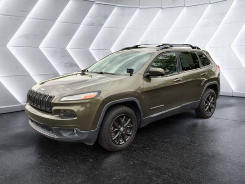 Used 2015 Jeep Cherokee Latitude w/ Cold Weather Group AWD/4WD image 3