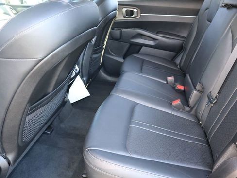 Used 2023 Kia Sorento S image 16