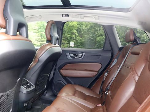 Used 2018 Volvo XC60 T5 Inscription w/ Luxury Seat Package AWD/4WD image 29