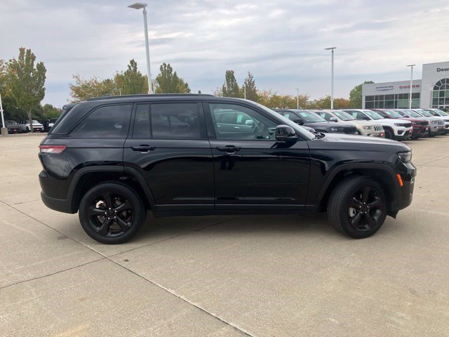 Certified 2024 Jeep Grand Cherokee Limited w/ Luxury Tech Group II AWD/4WD image 5