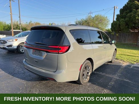 Used 2021 Chrysler Pacifica Touring w/ S Appearance Package image 7