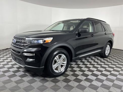 Used 2024 Ford Explorer XLT w/ Equipment Group 202A RWD image 5