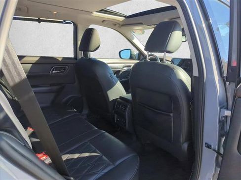 Used 2021 Nissan Rogue Platinum image 21