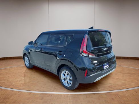 Used 2025 Kia Soul LX w/ LX Technology Package FWD image 4
