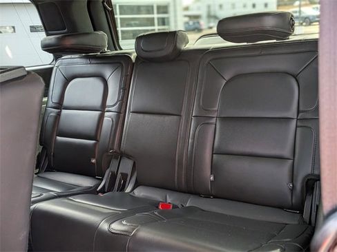 Used 2019 Lincoln Navigator Reserve image 32