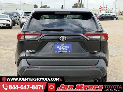 Used 2023 Toyota RAV4 LE image 8