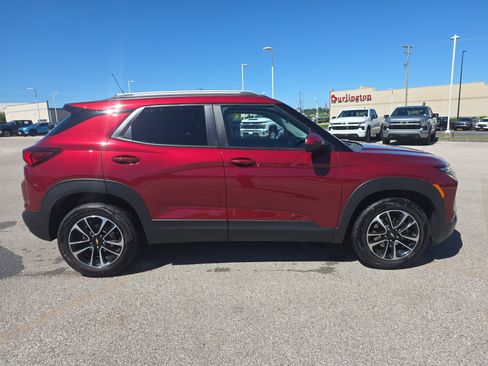 Used 2024 Chevrolet TrailBlazer LT FWD image 3