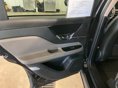 Used 2025 Lincoln Corsair AWD w/ Equipment Group 101A image 18