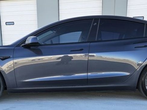 Used 2022 Tesla Model 3 Performance image 2