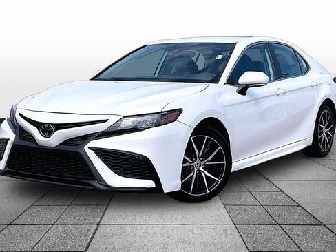 Used 2024 Toyota Camry SE FWD image 1
