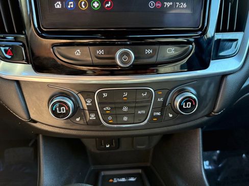 Used 2022 Chevrolet Traverse LT image 29