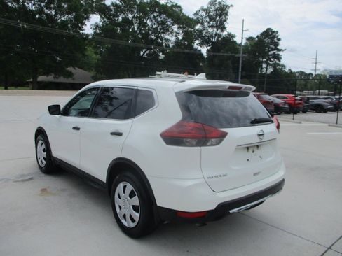 Used 2019 Nissan Rogue S image 8