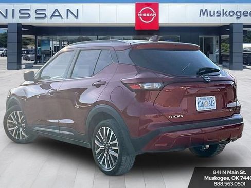 Used 2023 Nissan Kicks SR w/ SR Premium Package FWD image 4