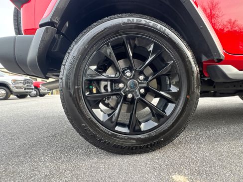 Used 2025 Jeep Wrangler Sahara image 18