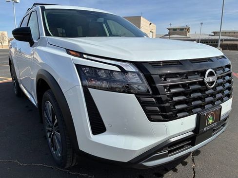 New 2026 Nissan Pathfinder Platinum image 8