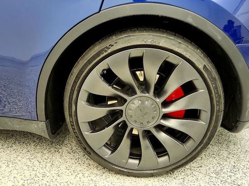 Used 2023 Tesla Model Y Long Range image 9