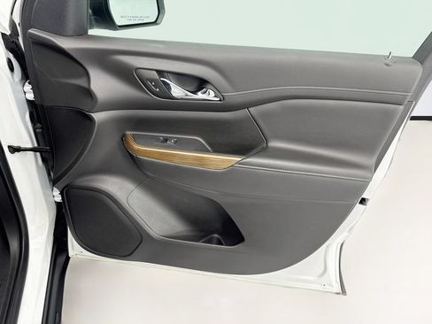 Used 2023 GMC Acadia SLE w/ Elevation Edition FWD image 24