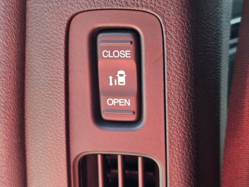 Certified 2025 Honda Odyssey Touring image 17