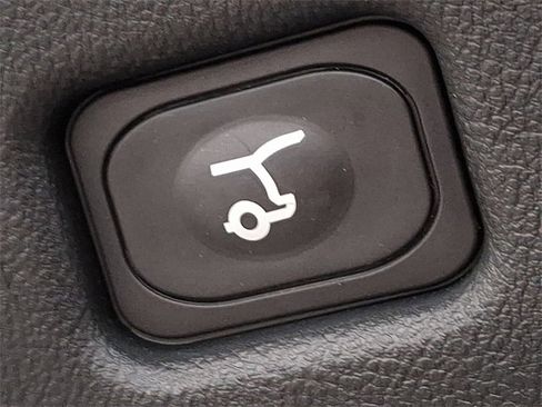 Certified 2023 Lincoln Nautilus Reserve image 30